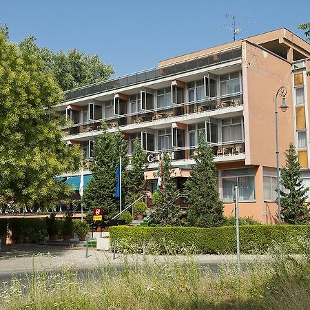 Hotel Strigoniu Exterior foto