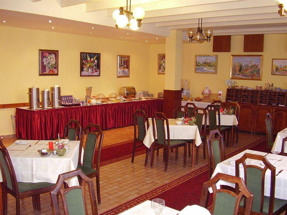 Hotel Strigoniu Restaurant foto
