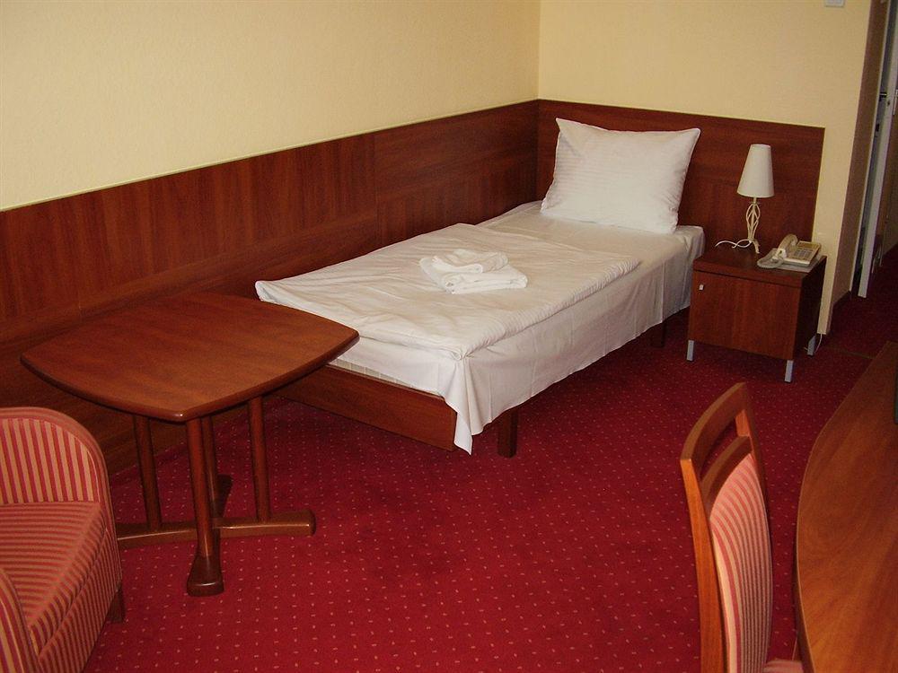 Hotel Strigoniu Cameră foto