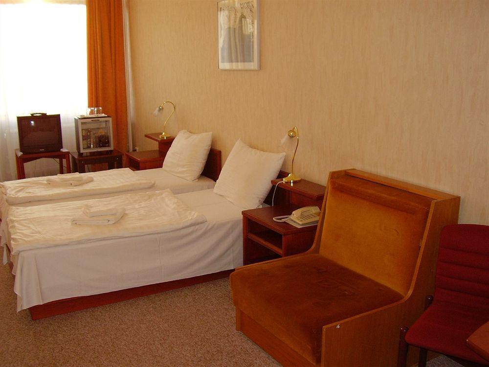 Hotel Strigoniu Cameră foto